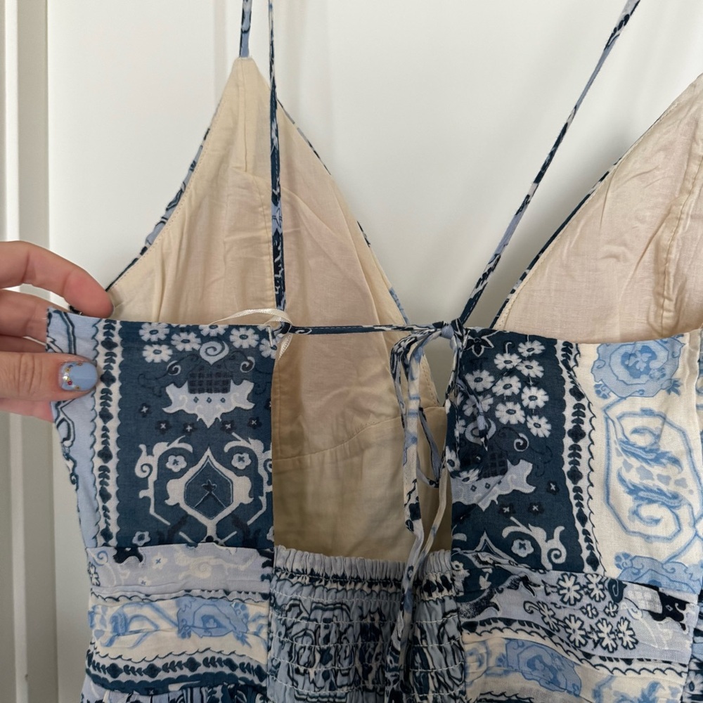 Abercrombie & Fitch Bra-Free Flowy Tie-Back Maxi
Dress size Large tall nwt - Picture 10 of 15